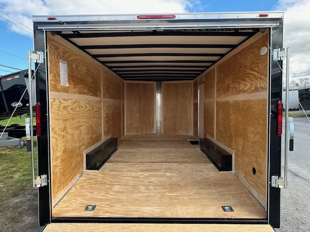 Homesteader 8.5 x 18 V-Nose Enclosed Car Hauler – Ramp Door - Image 7